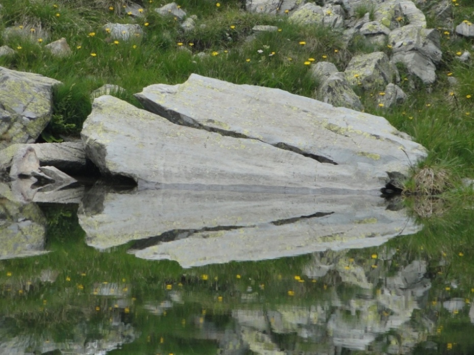 Riflettendo sul lago Avert